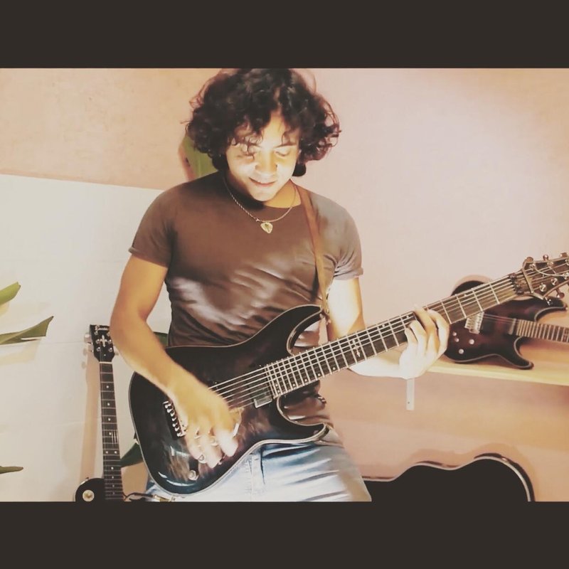 Damian photo 20 Schecter Hellraiser C7 @ Home