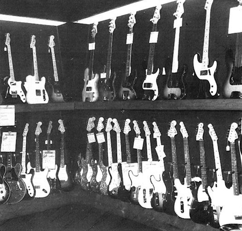 Rinestones Strats before the fire @Fender Soundhouse, John Arbiter&#x27;s facility London copie