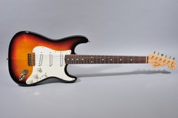 Fender 1997 Stratocaster '61 RI Robert Cray Signature 3 Tone Sunburst Fender 1997 Stratocaster '61 RI Robert Cray Signature 3 Tone Sunburst