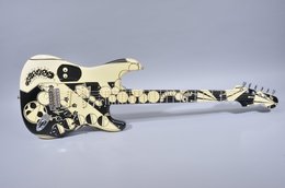 Fender 2004 Stratocaster “Critter Jungle" #2 of 2 Artwork by Gina Schatz & Painted by Pamelina H. Fender 2004 Stratocaster “Critter Jungle" #2 of 2 Artwork by Gina Schatz & Painted by Pamelina H.